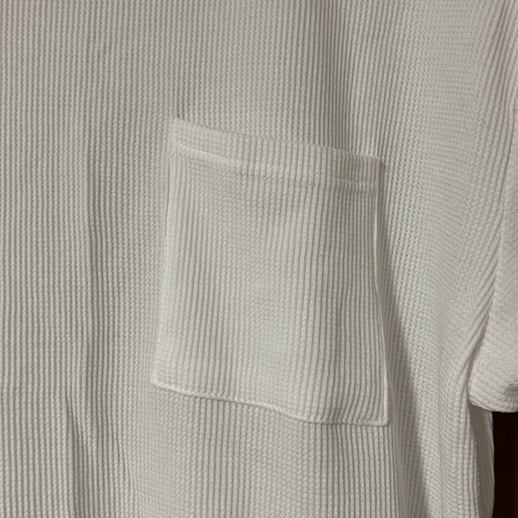 Men’s Crew Neck White Thermal Print Top - Picture 3 of 4